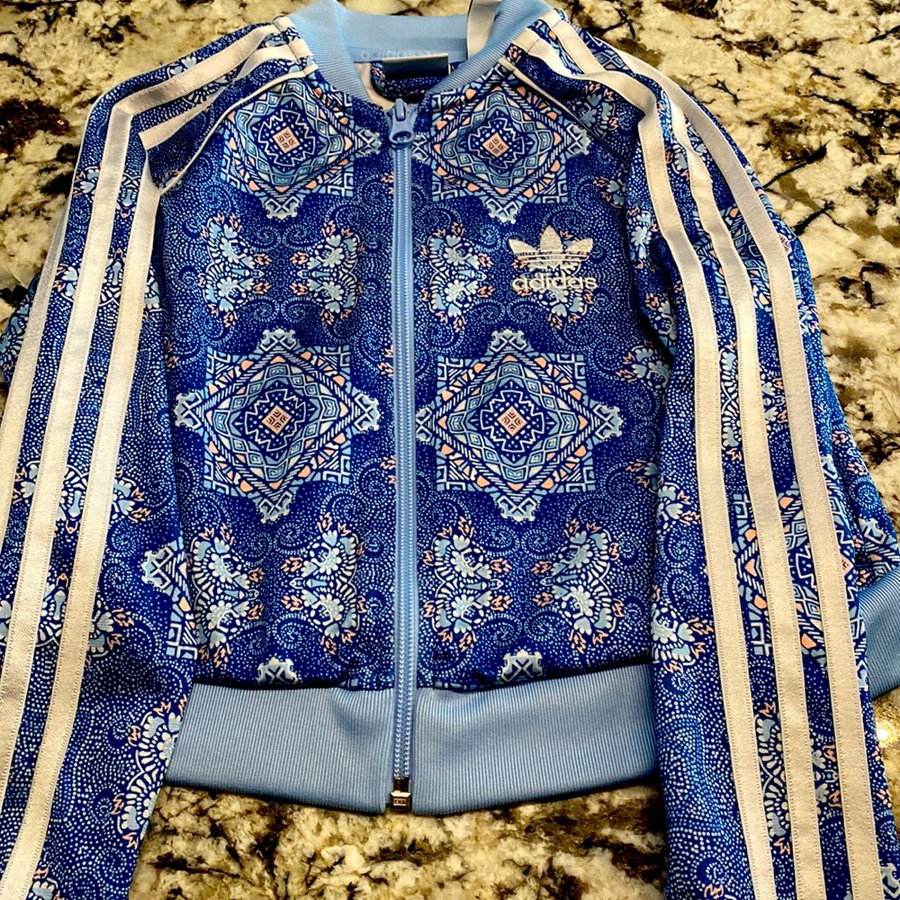 Adidas little girls track jacket gently used XS🔥🔥🔥